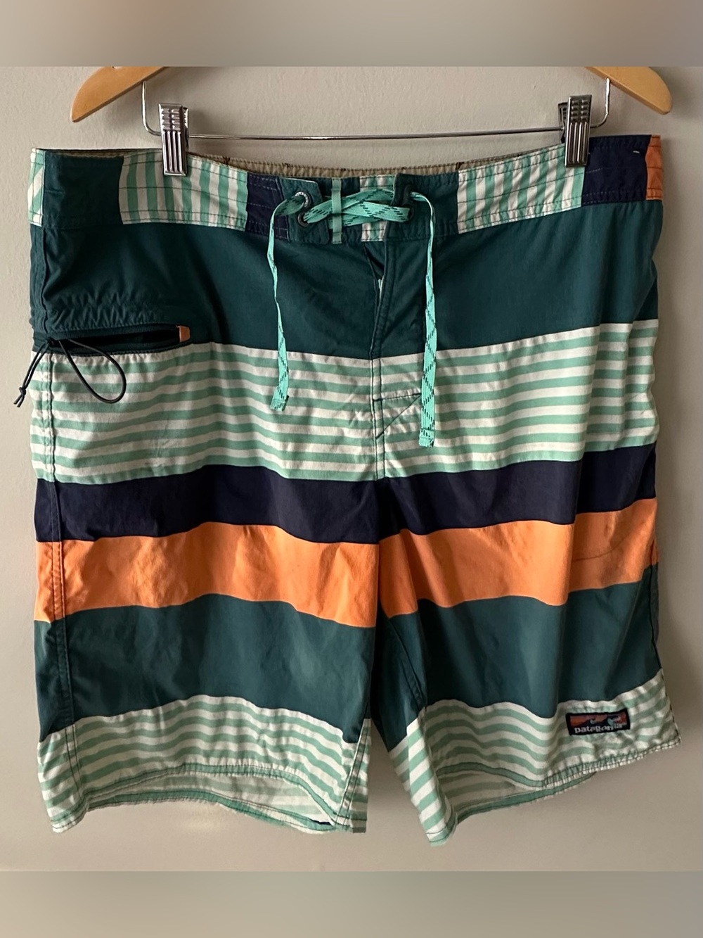 Patagonia worn wear board shorts men’s size 38